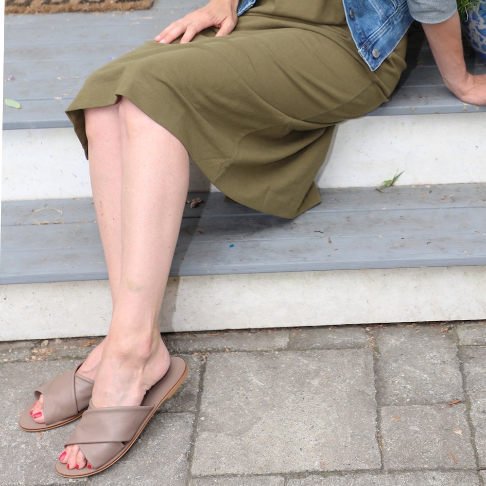 EVERLANE The Day Crossover Sandal - Picture 14 of 16